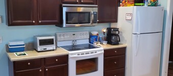  bedroom available in my house in lovely Seneca. 5 miles from Clemson University