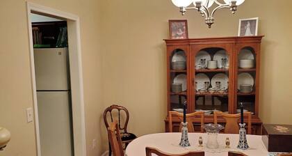 bedroom available in my house in lovely Seneca. 5 miles from Clemson University