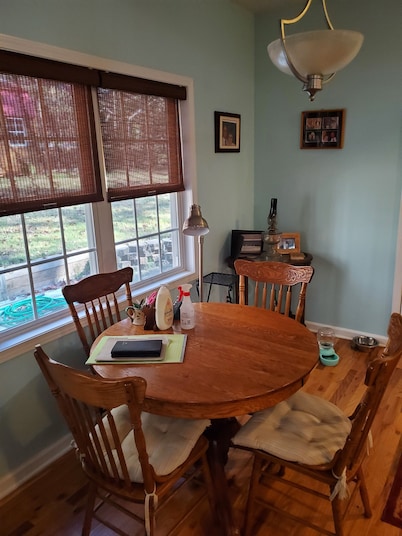  bedroom available in my house in lovely Seneca. 5 miles from Clemson University