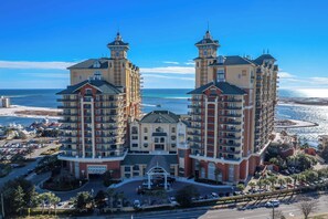 Exterior - Where the Harbor Wakes  For 6 (Destin)