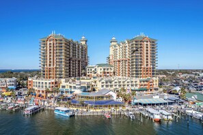 Marina - Where the Harbor Wakes  For 6 (Destin)