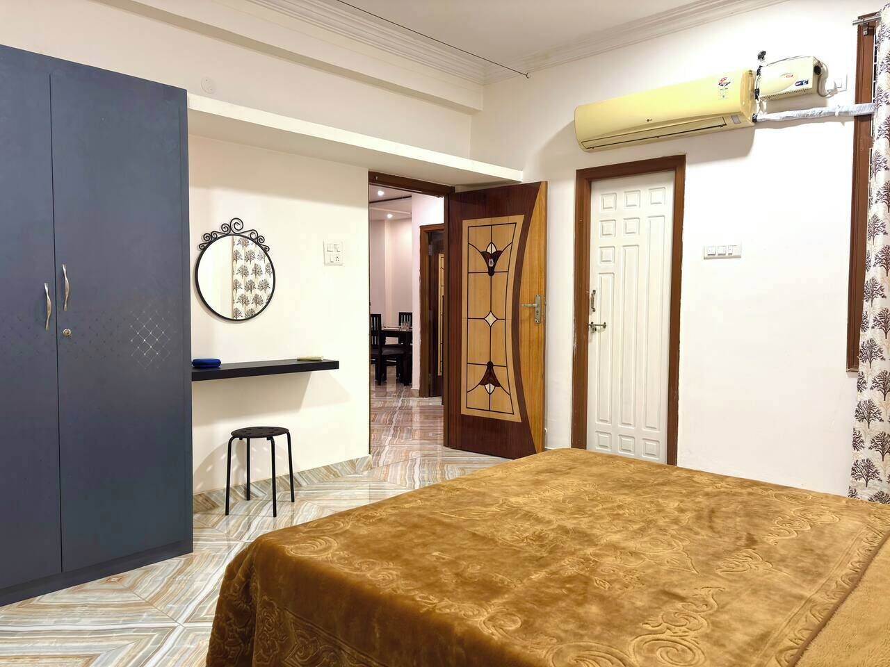 3 bedrooms, desk, iron/ironing board, free WiFi