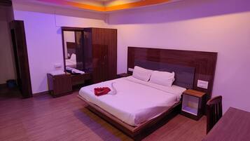 Family Double or Twin Room | Iron/ironing board, free WiFi