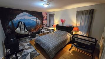 2 slaapkamers, een bureau, een strijkplank/strijkijzer, gratis wifi