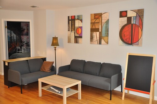 Family-Friendly Retreat With Trampoline & Grill