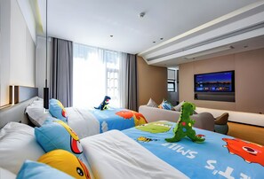 Premium bedding, down duvets, pillow-top beds, individually decorated - Zhangjiajie Yunxi Scenic Hotel (Zhangjiajie)