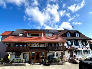 Exterior - Fully equipped vacation apartment 5km from Lake Constance in a rural location (Bermatingen)