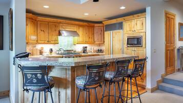 Condo, 4 quartos | Cozinha privada