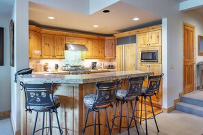 Condo, 4 quartos | Cozinha privada