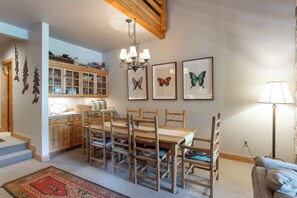 Condo, 4 quartos | Parte interna