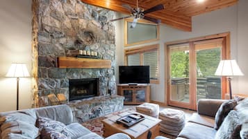 Condo, 4 quartos | Área de estar