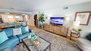 Living area - Shoreline Towers 2094 2 Bedroom Condo (Destin)