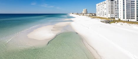 Condo, 2 habitaciones | Playa | Playa en los alrededores