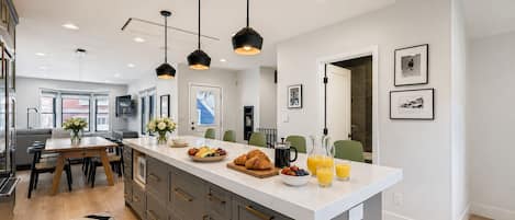 House, 2 Bedrooms | Dining