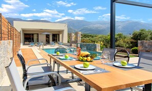 Outdoor dining - Sissi Lux Triplex Villa Private Pools 36 Guests (Sisi)