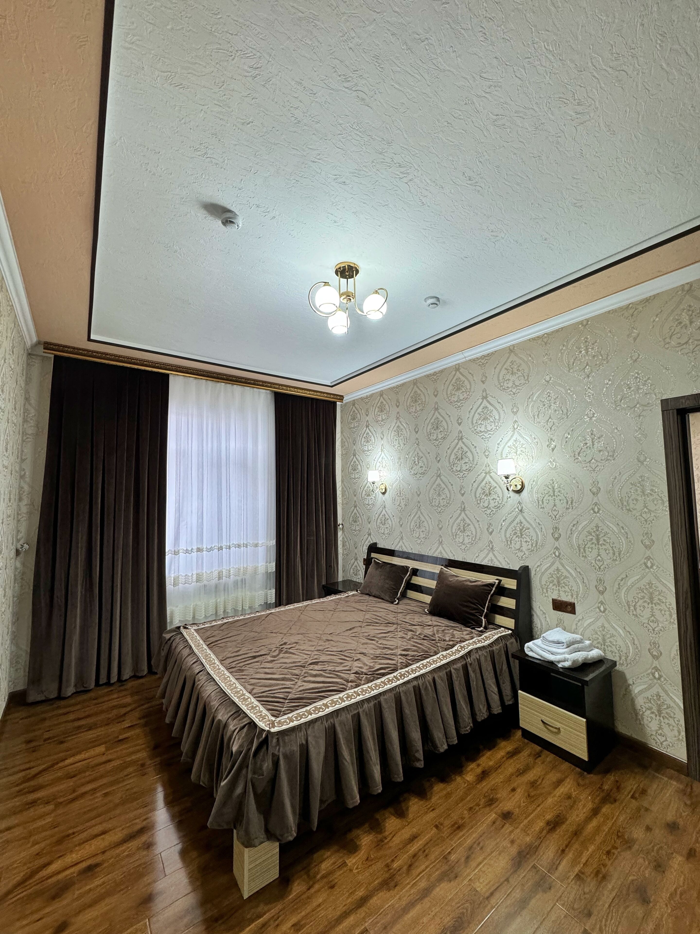 Luxury Suite, Partial Lake View | In-room safe, desk, blackout drapes, free WiFi