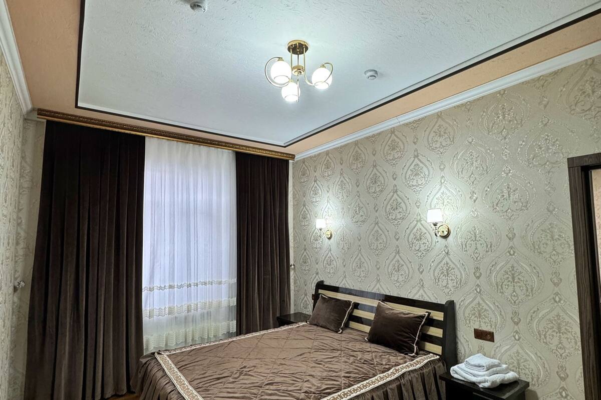 Luxury Suite, Partial Lake View | In-room safe, desk, blackout drapes, free WiFi