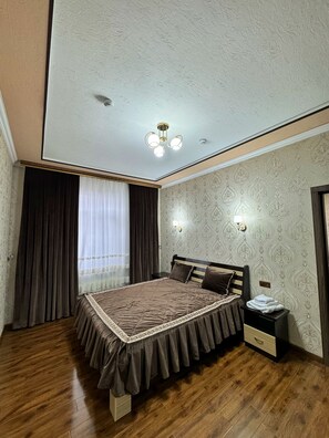 Luxury Suite, Partial Lake View | In-room safe, desk, blackout drapes, free WiFi - Humo (Bogdon)
