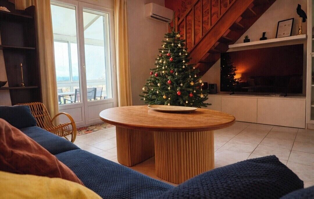 Smart TV, books, music library, stereo