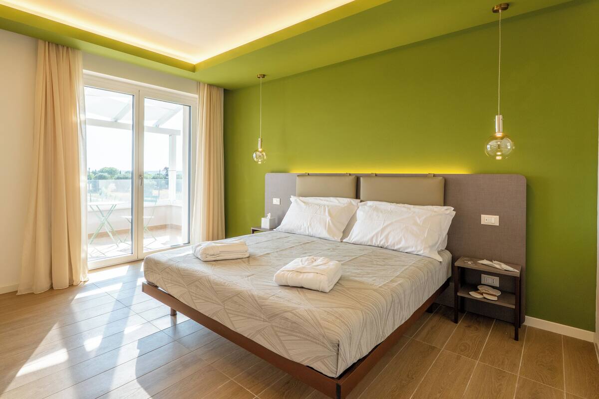 Kamar Double Comfort, kamar mandi pribadi, pemandangan kolam renang | Brankas, tirai kedap cahaya, kedap suara, dan Wi-Fi gratis