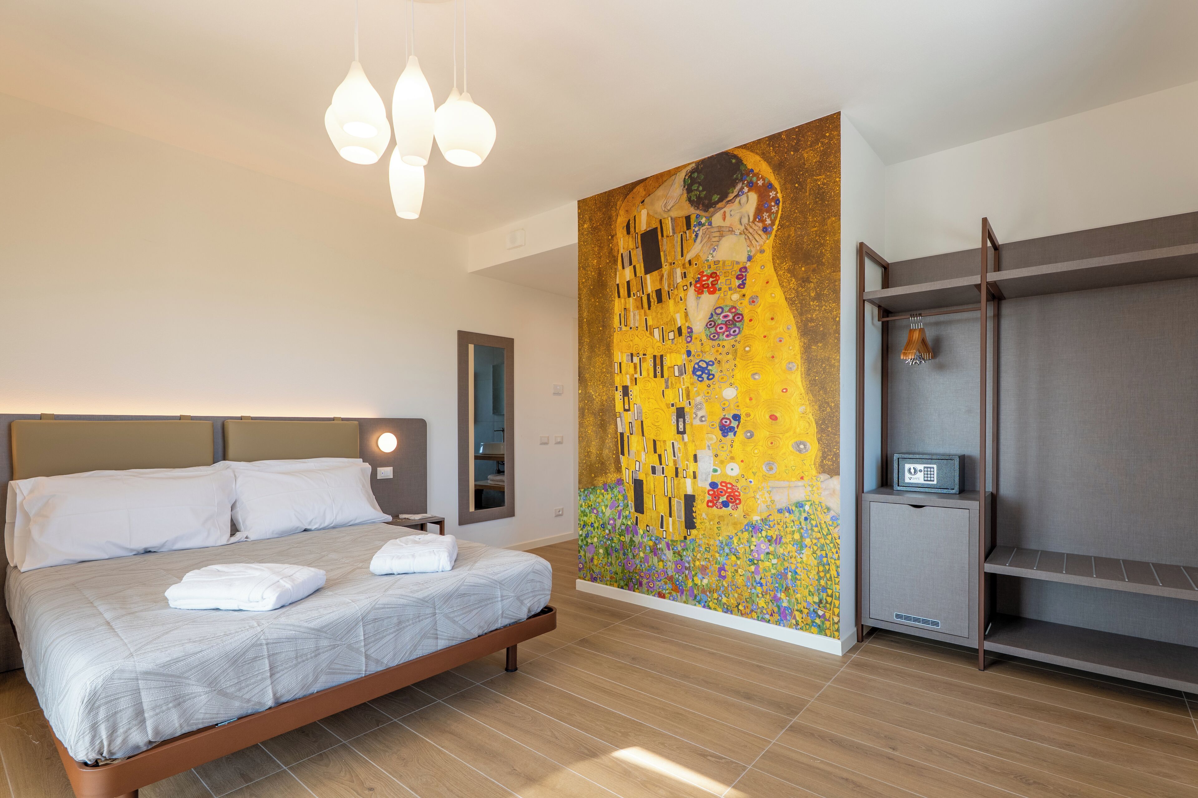 Doppia Comfort, bagno privato, vista piscina | Una cassaforte in camera, tende oscuranti, insonorizzazione