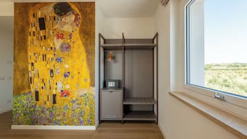 Kamar Double Comfort, kamar mandi pribadi, pemandangan kolam renang | Brankas, tirai kedap cahaya, kedap suara, dan Wi-Fi gratis