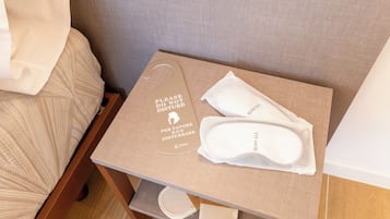 Comfort-Doppelzimmer, eigenes Bad, Poolblick | Zimmersafe, Verdunkelungsvorhänge, schallisolierte Zimmer
