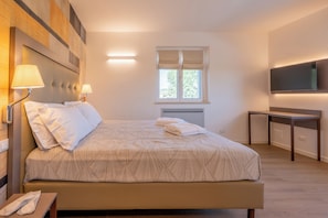 Deluxe Double Room, Private Bathroom, Vineyard View | In-room safe, blackout drapes, soundproofing, free WiFi - Borgo Riparossa (Toscana)