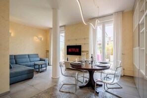 Dining - [Glamorous Terrace] Excl. 3bdr at 300mt from Central (Milan)