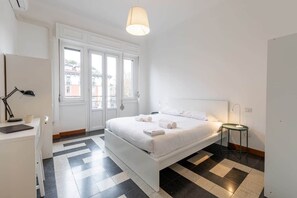 2 bedrooms, WiFi, bed sheets - [Sempione 102] Excl. 2Bdr con 2 balconi vicino M5 (Milan)