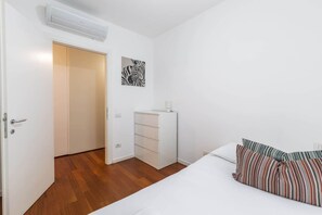 2 quartos, ferros/tábuas de passar roupa, Wi-Fi, roupa de cama
