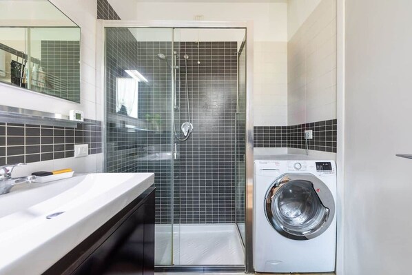 Hair dryer, towels - Il Rifugio Sospeso - Design & Relax a 400mt M1 Gam (Milan)