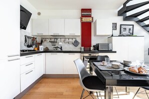 Fridge, microwave, oven, stovetop - Il Rifugio Sospeso - Design & Relax a 400mt M1 Gam (Milan)