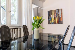 Dining - [M1 Cathedral] Modern retreat with terrace & BBQ (Milan)