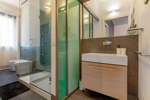 Hair dryer - [M1 Cathedral] Modern retreat with terrace & BBQ (Milan)