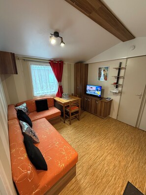 Living area - Comfortable cottage between Forest and Ocean - Terrace & Pools (Saint-Hilaire-de-Riez)