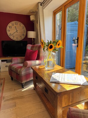 Living area - Barn Owl, stone barn conversion, sleeps 8, close to Dartmoor and Devon beaches (Ipplepen)
