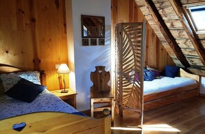 3 habitaciones, tabla de planchar con plancha, wifi y ropa de cama 