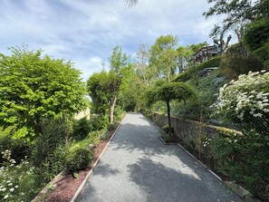Property grounds - Quiet house with sea view (Villerville)
