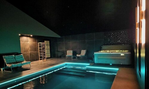 Ô TEMPS SUSPENDU standing _ piscine intérieure, jacuzzi, sauna privés _ campagne