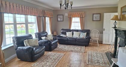Serene 4-bedroom bungalow in lovely Banagher perfect for relaxing getaway