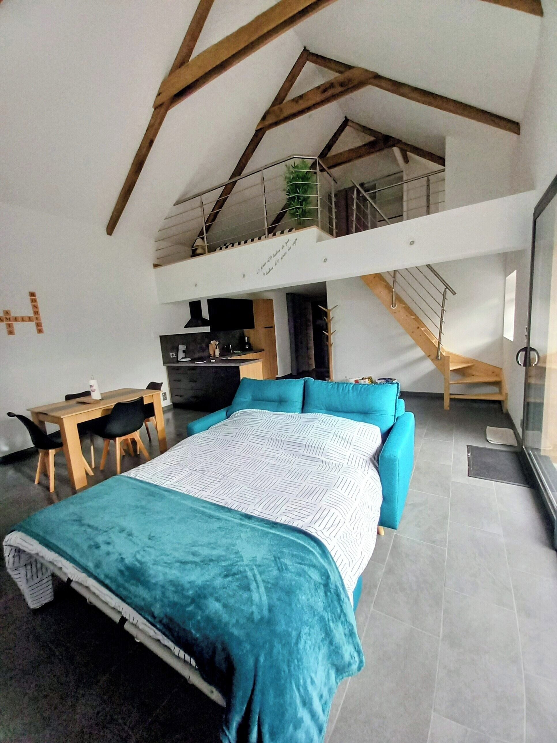 Iron/ironing board, internet, bed sheets
