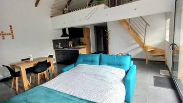 Iron/ironing board, internet, bed sheets