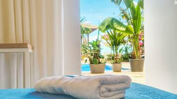 Quarto casal exclusivo, vista para a piscina | Piscina | Piscina externa