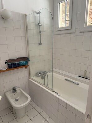 Shower, towels - Villa face a la Mer / Beach Front / Vielle Saint Girons Plage (Vielle-Saint-Girons)