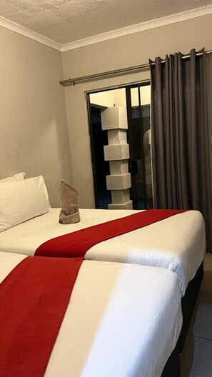 1 bedroom, iron/ironing board, WiFi, bed sheets - Khwai Moremi Vacation Cottages 1 (Maun)