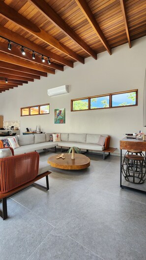 Living area - @vilaguaeca 6 suites - High Standard - SPA (São Sebastião)