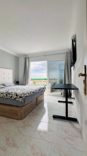 Desk, iron/ironing board, WiFi, bed sheets