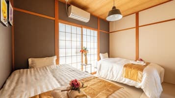 5 bedrooms, iron/ironing board, WiFi, bed sheets