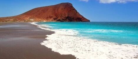 Una spiaggia nelle vicinanze